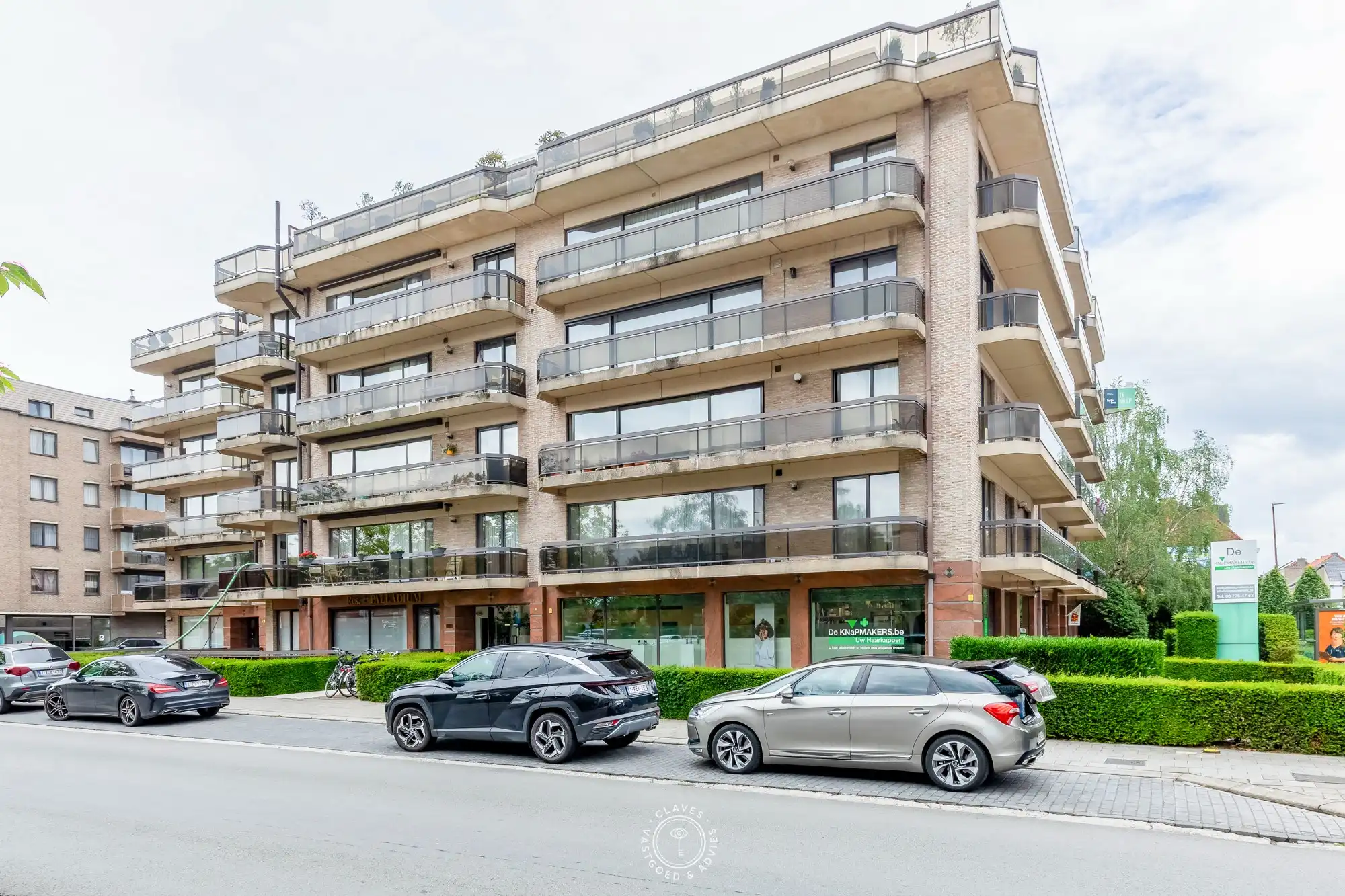 Bijzonder ruim appartement met zuidgericht terras foto {{pictureIndex}}