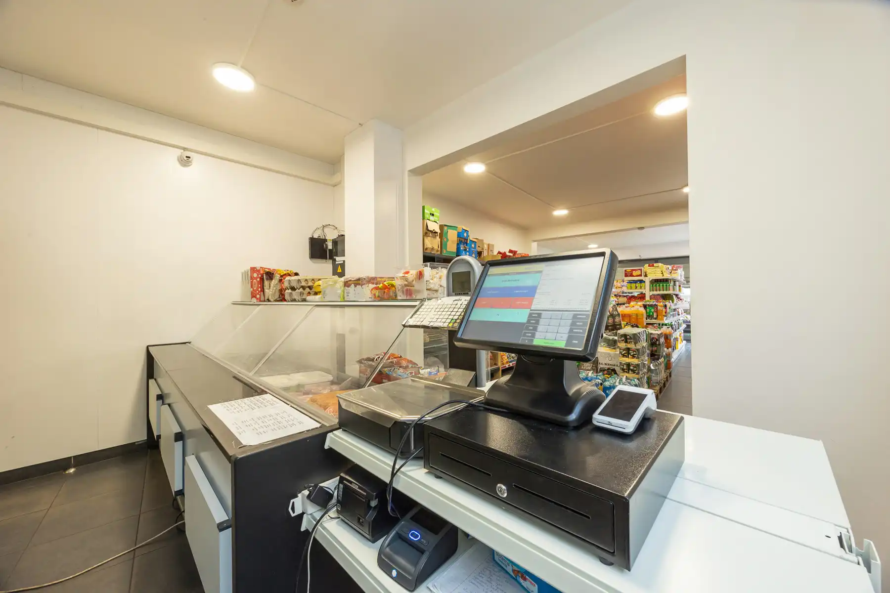 Gerenoveerd handelspand (110m²) met kelderverdieping (ca60m²) foto 9