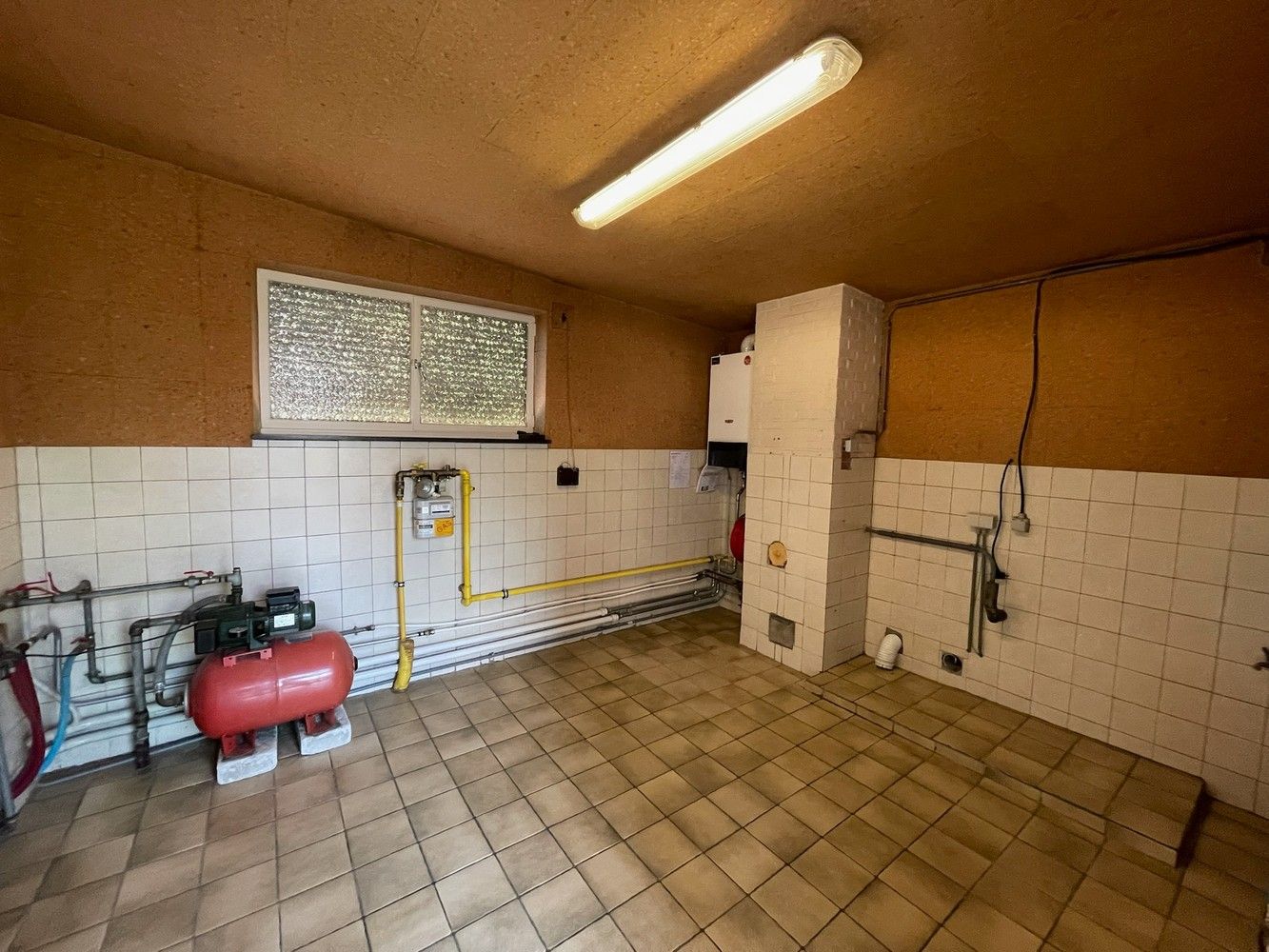 Genk, Gansenwijer 12. Ruime woning met 4 slaapkamers, bureau, veranda, garage, tuinhuis en grote tuin op een perceel van 27a 08ca. foto 22