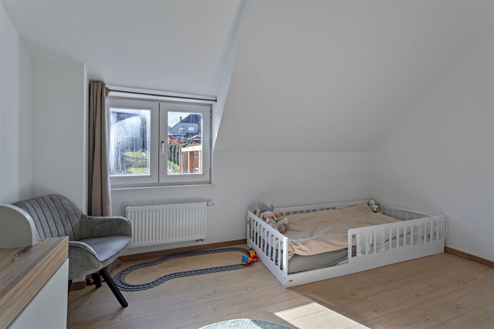 Volledig gerenoveerde woning met 3 slaapkamers, garage en prachtige tuin foto 20