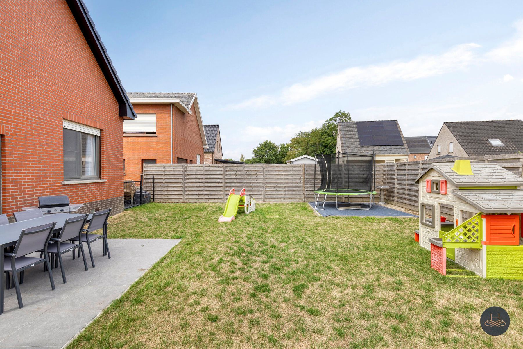 Gerenoveerde ruime woning op toplocatie met tuin foto 25