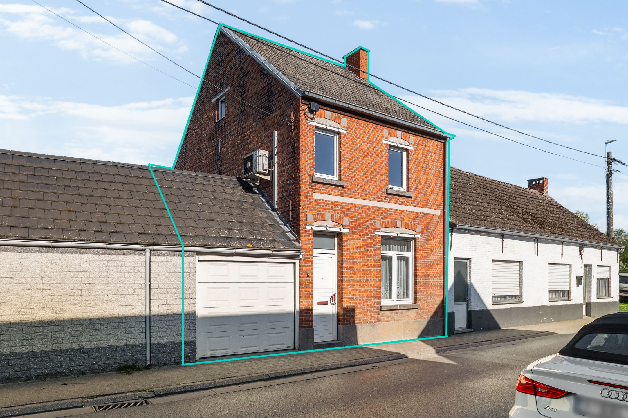 Hoofdfoto van de publicatie: Instapklare woning met 4 slaapkamers, koer, tuin en garage op 01 are 93 ca