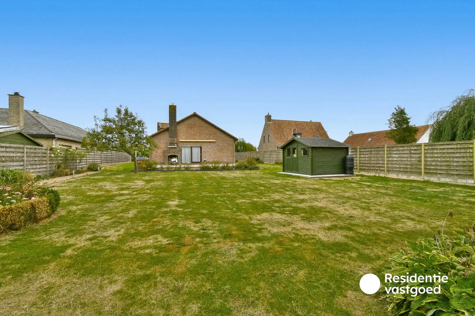 Alleenstaande bungalow met 4 slaapkamers en ruime tuin foto 5