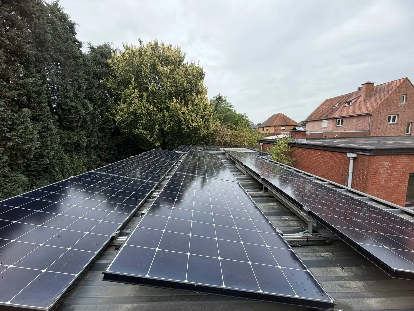 Degelijk gerenoveerde woning met minstens 5 slaapkamers en aangename tuin foto 28