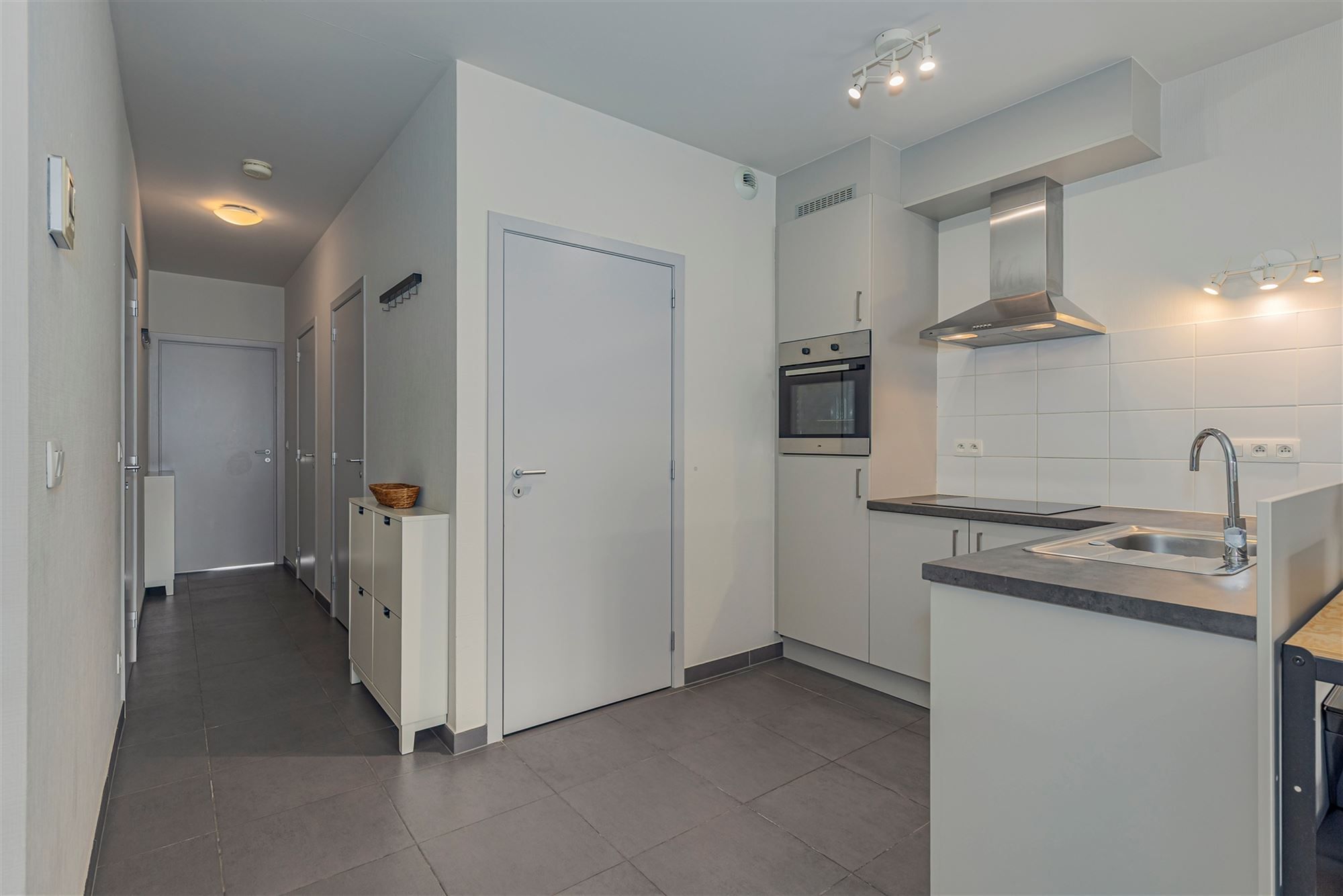 Perfect instapklaar en ruim 1 slaapkamer appartement op de Belgiëlei foto 10