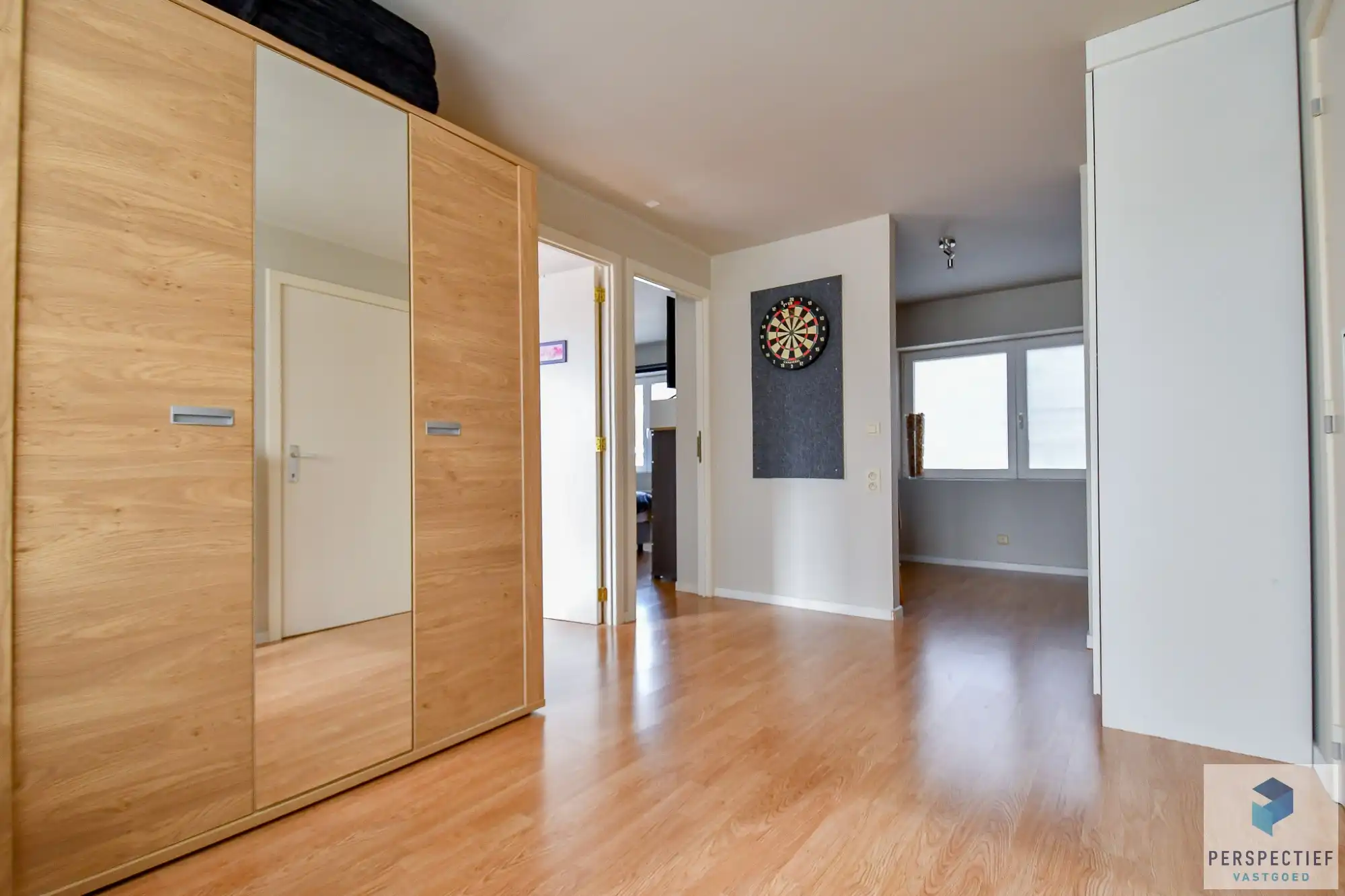 Rustig gelegen ruime halfopen woning met uitweg & bijgebouw/garage foto 10