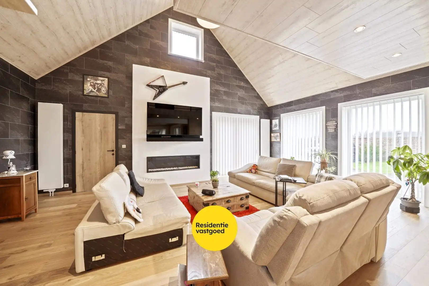 Alleenstaande woning op ruim perceel met vernieuwd woongedeelte en loods (80 m²) foto 6