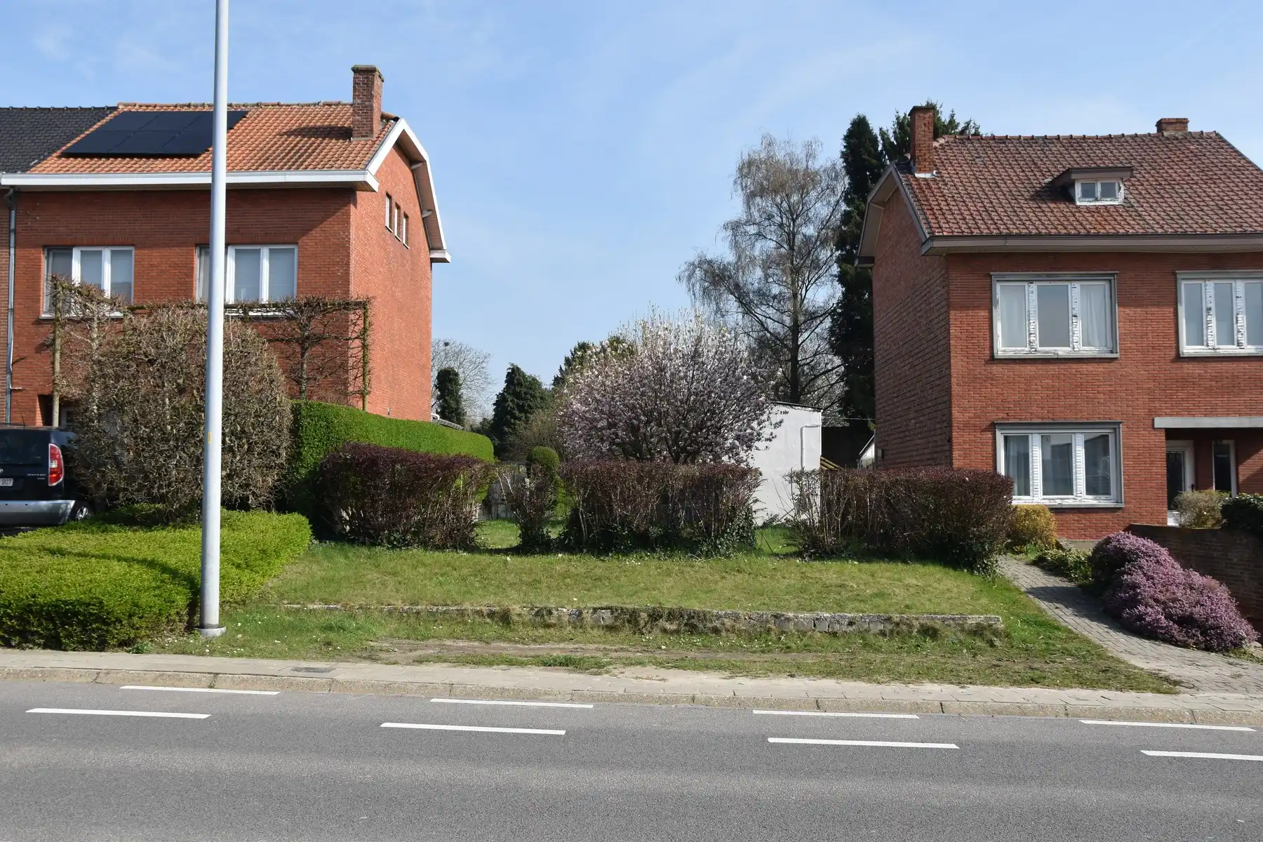 Bouwgrond aan de stadsrand foto {{pictureIndex}}