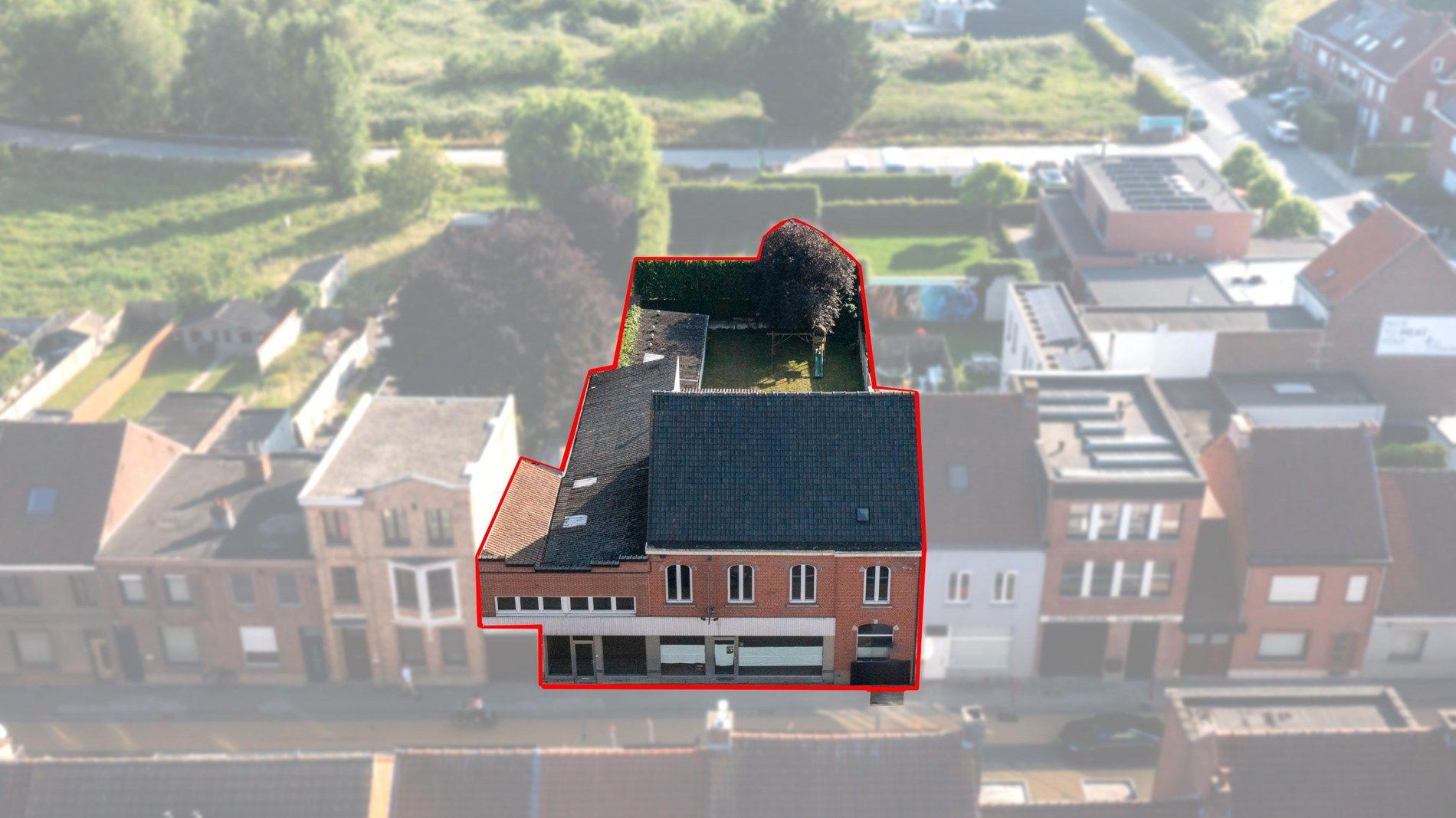 Hoofdfoto van de publicatie: Gebouw voor gemengd gebruik met atelier op 568 m²