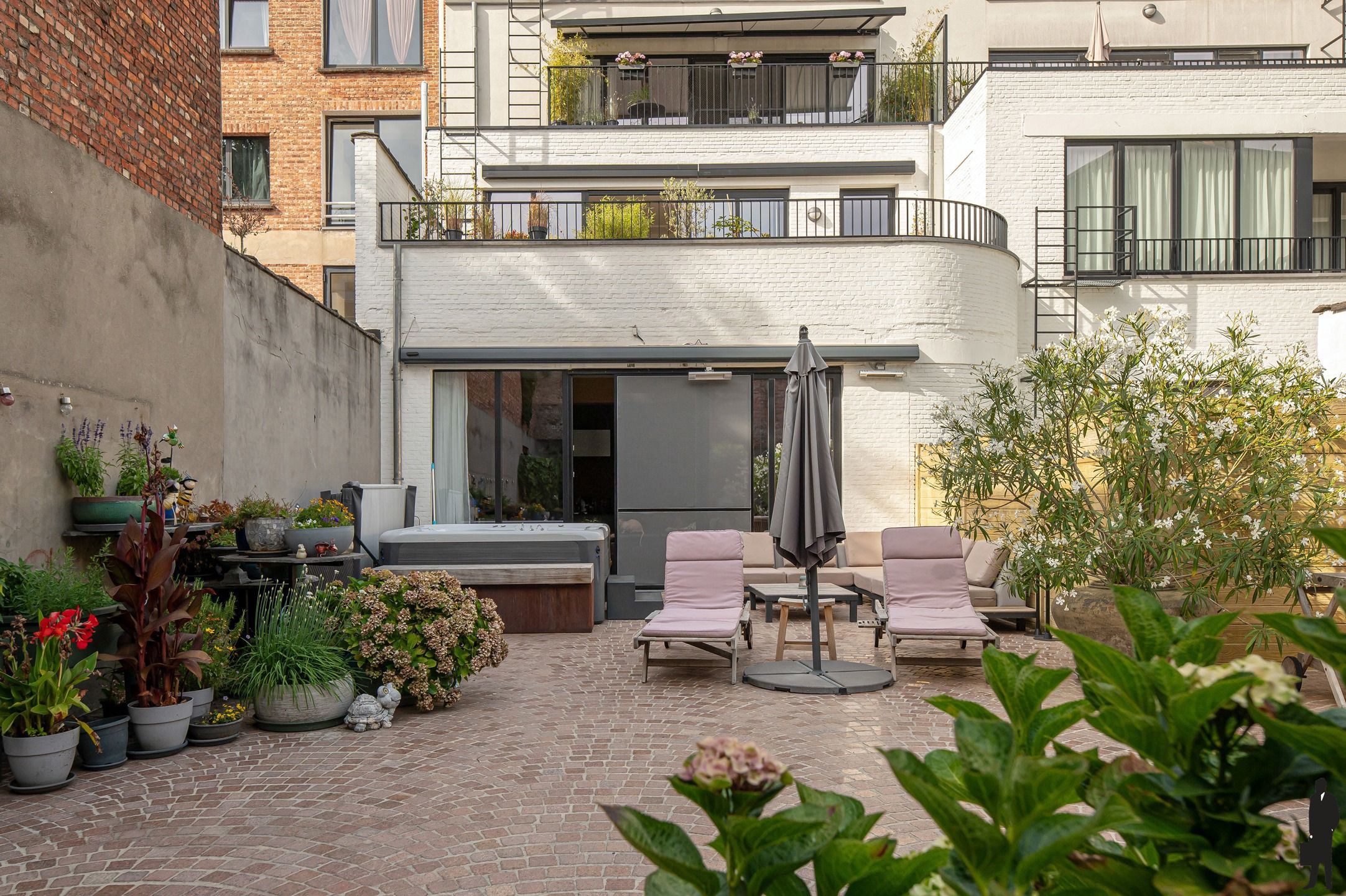 Exclusief gelijkvloers appartement met hoogwaardige afwerking en unieke stadstuin (230m²) foto 32