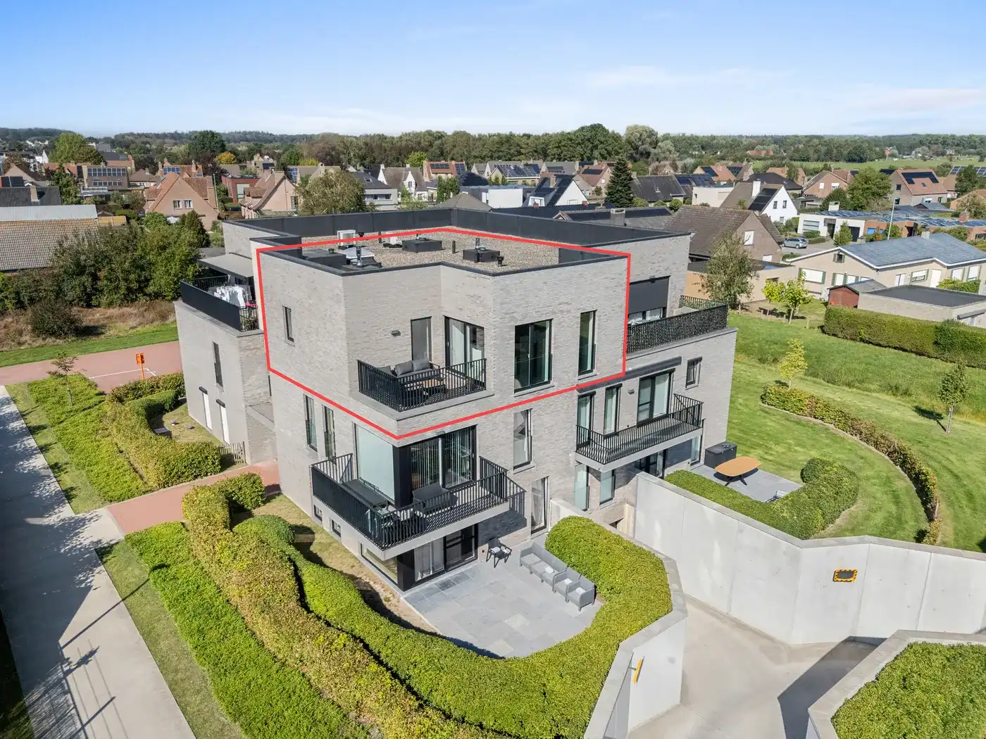 Prachtig appartement met 2 slaapkamers en ruim zonneterras  foto {{pictureIndex}}