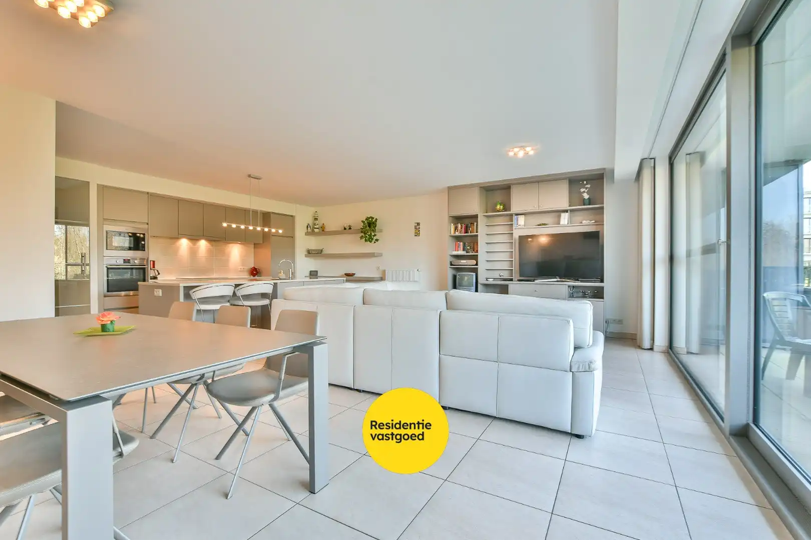 Luxueus afgewerkt 2-slaapkamerappartement met terrassen en tuin op toplocatie! foto 12