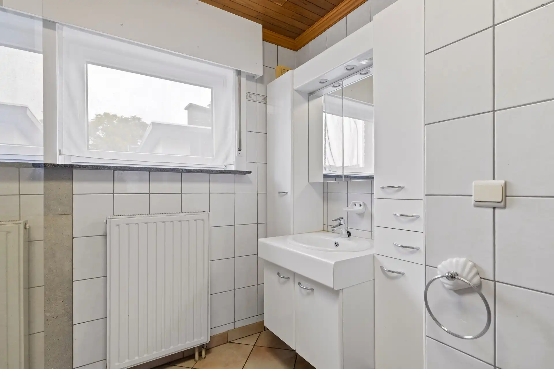 Charmante bungalow met ruime tuin foto 14