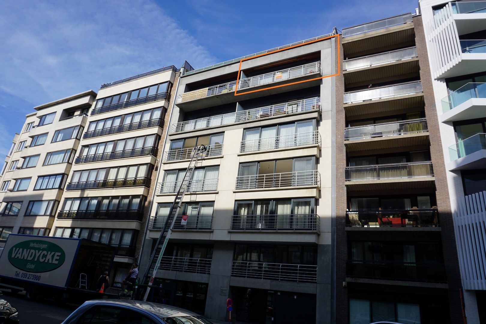 RUIM APPARTEMENT MET TERRAS IN CENTRUM OOSTENDE foto {{pictureIndex}}