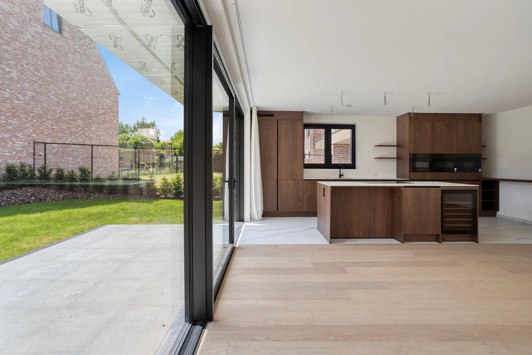 Luxueus afgewerkt gelijkvloersappartement met 3 slaapkamers foto 15