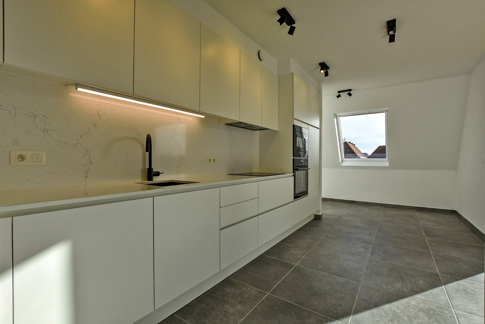 Recent appartement (100 m²) met 2 slaapkamers te Oostduinkerke foto 6