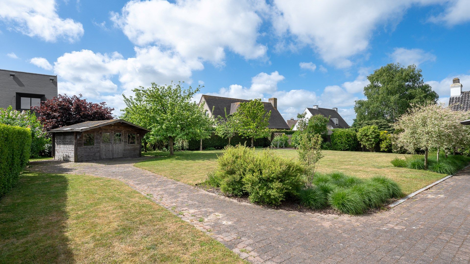 Residentieel gelegen villa op 916 m² grond  foto 3