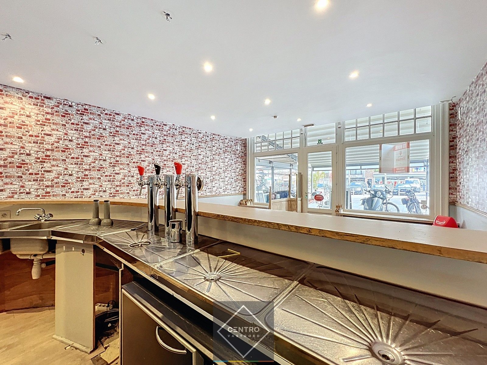 Ruim instapklaar handelspand met te renoveren woning (vroeger café Comodo en ook café Mozart) op de Grote Markt (Izegem) ! foto 11