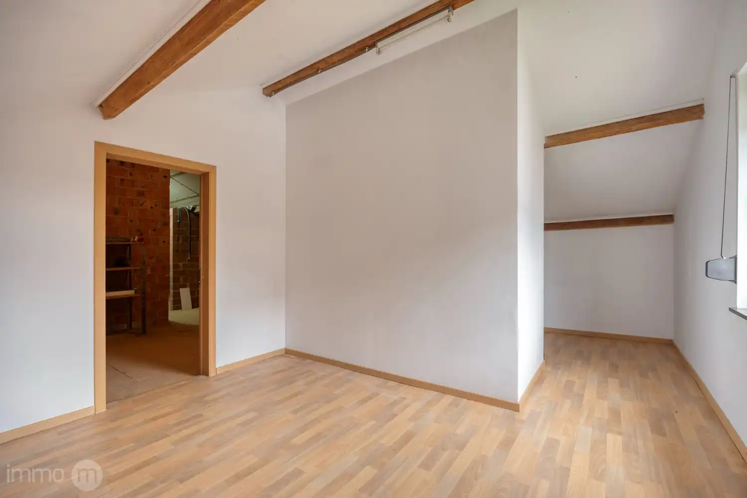 Uitstekend onderhouden open bebouwing met zonnepanelen en 3 tot 5 slaapkamers op prachtig perceel van 55a43ca foto 24