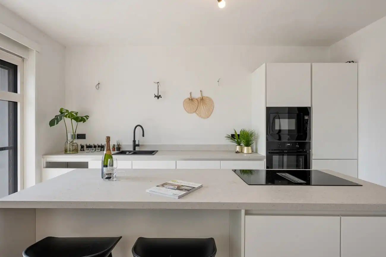 1-kamer dakappartement - CENTRUMligging aan Heldenlaan!  foto 3