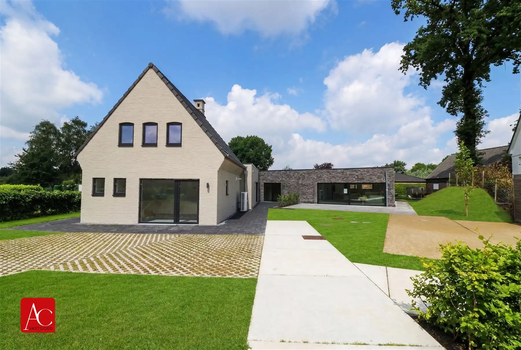Serviceflat in recent complex met garage foto 10