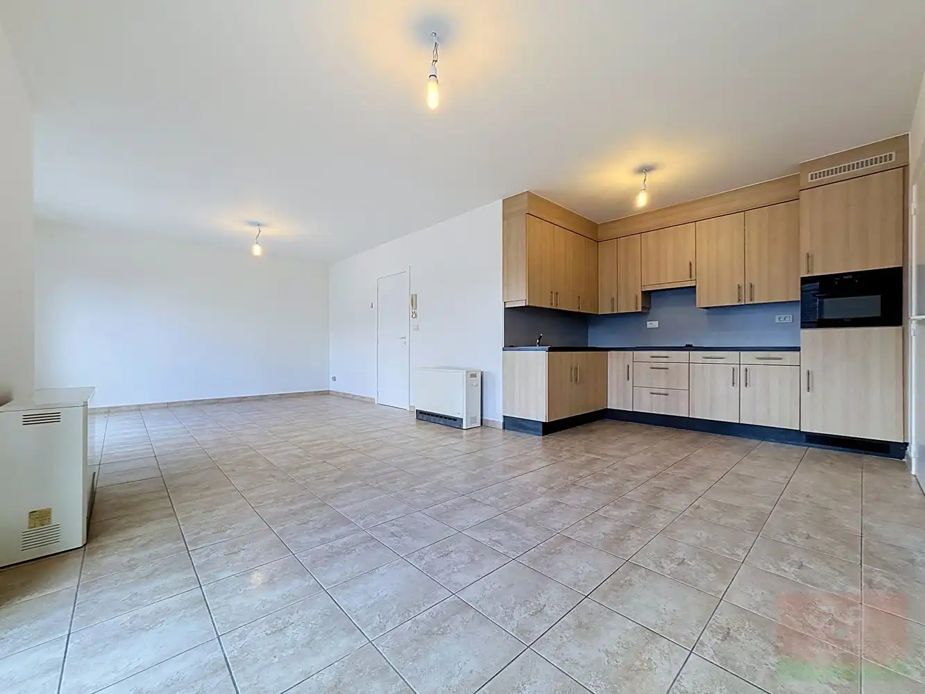 Lichtrijk, instapklaar appartement met privé-garage in het pittoreske Bavegem foto 2