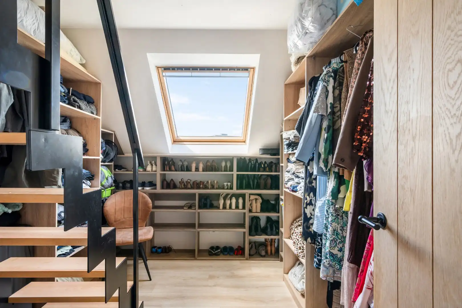 Instapklare woning met 3 slaapkamers, oprit voor 2 wagens en garage op rustige locatie in Beselare foto 17