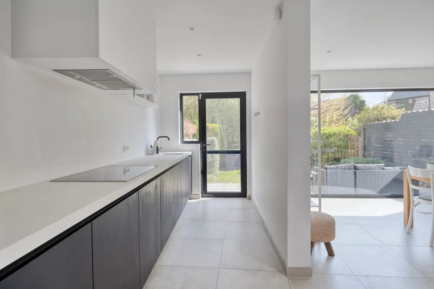 Instapklare, energiezuinige woning met commerciële mogelijkheden op topligging in Merchtem! foto 14