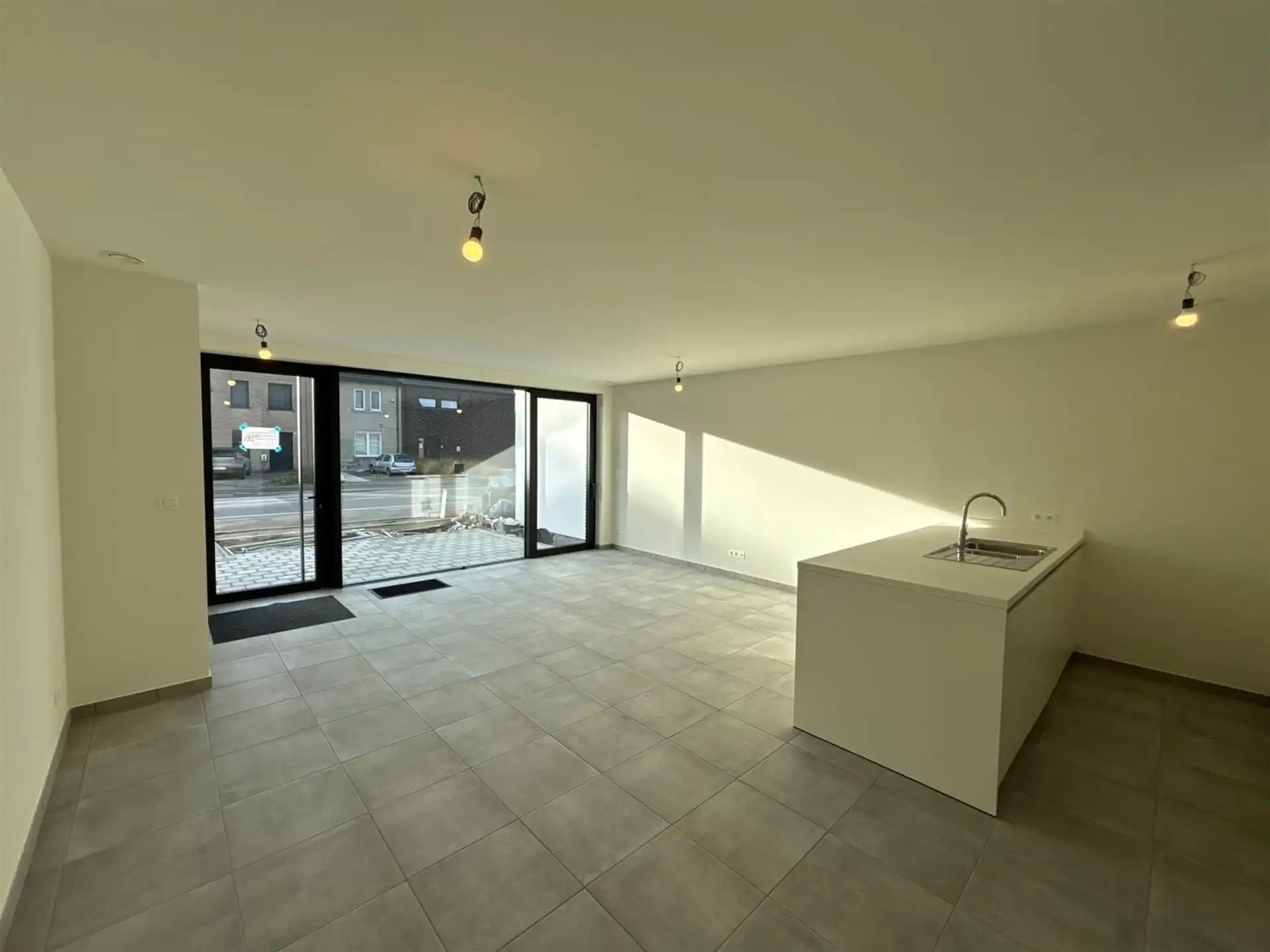Modern gelijkvloers appartement met private tuin en ruime terrassen in Asse! foto 3
