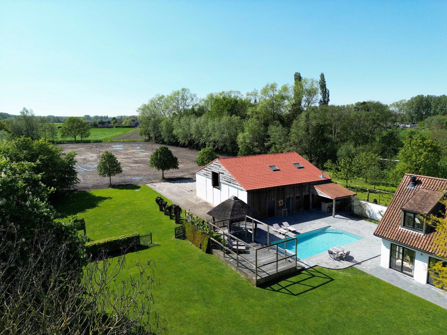 Subliem villa-landhuis met meerdere polyvalente bijhuizen, zwembad en open zichten. foto 24
