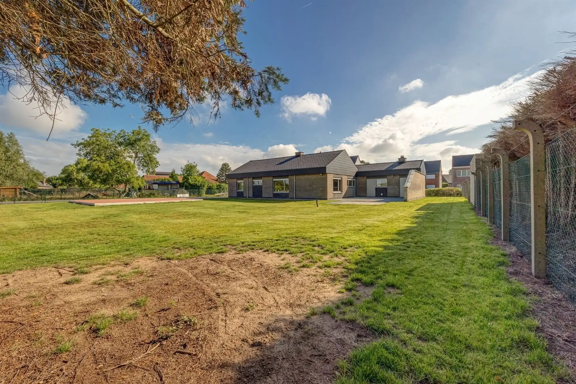 Bungalow op perceel van ca 1824m² in het groen foto 32