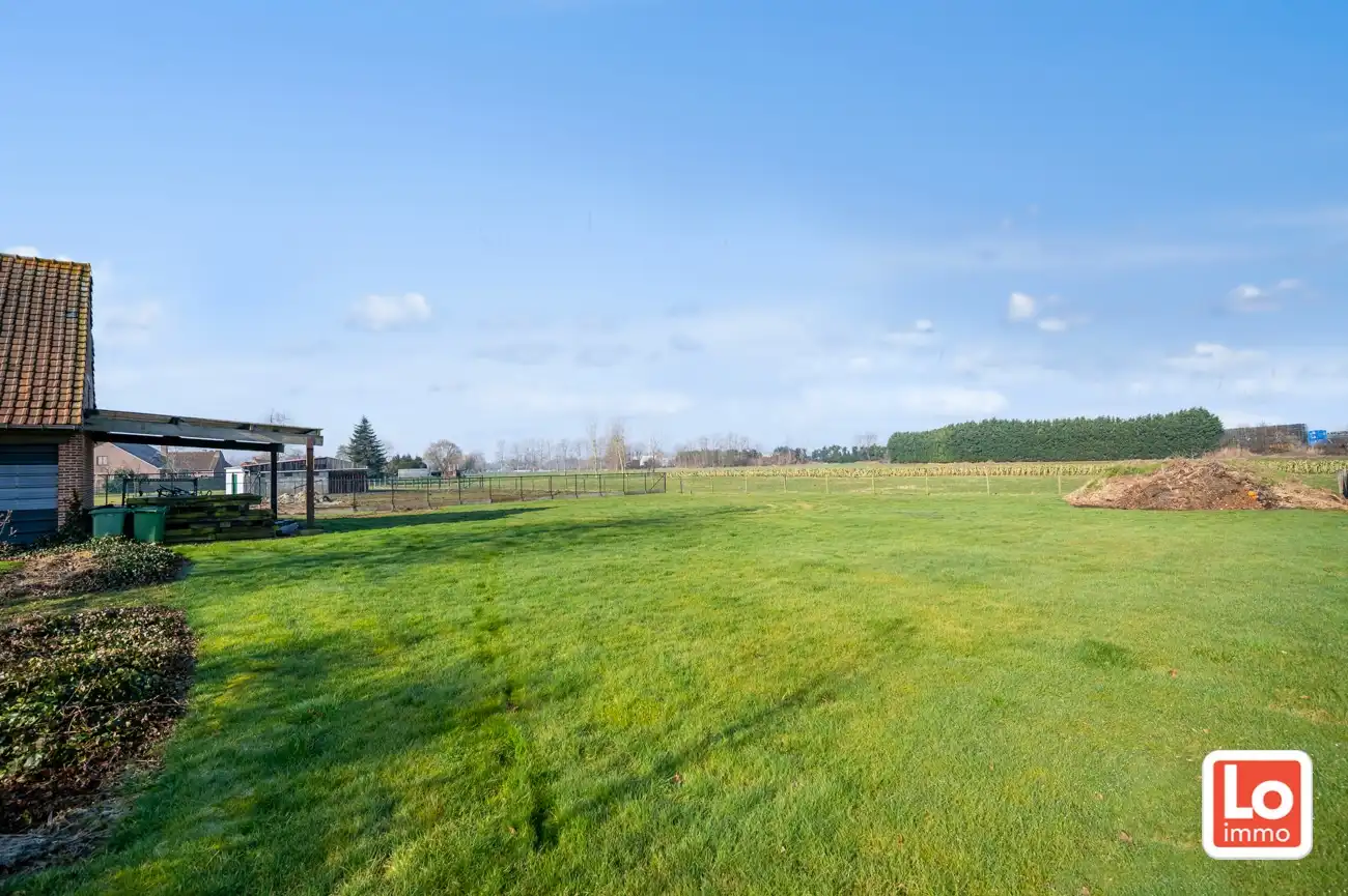 VERKOCHT!! Heel ruime degelijke open woning met praktijkruimte, inpandige garage en ruime gerenoveerde schuur met heel wat potentieel gelegen op een gemakkelijk bereikbare locatie tussen Oostakker en Lochristi! foto 38