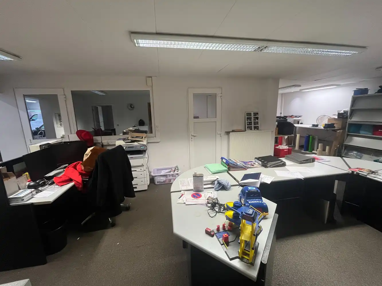 Showroom + werkplaats foto 12