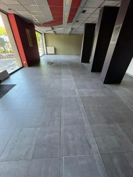 Handelspand van 122 m² in Genk-centrum, tegenover Shopping 1 foto 6