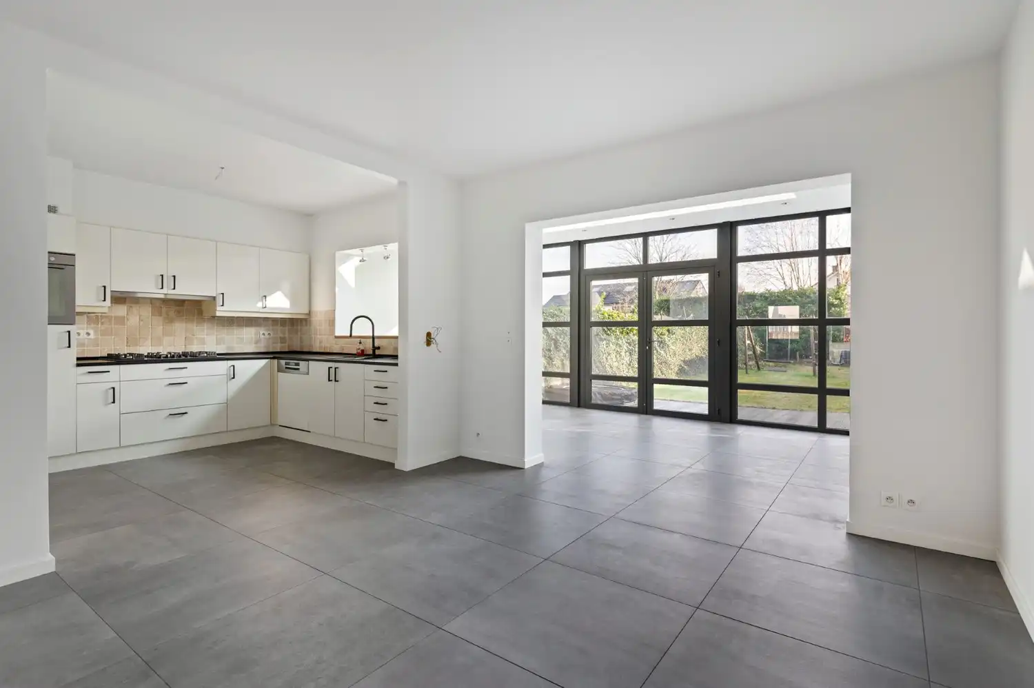 INSTAPKLARE WONING MET 3 SLK, TUIN EN GARAGE! foto 2