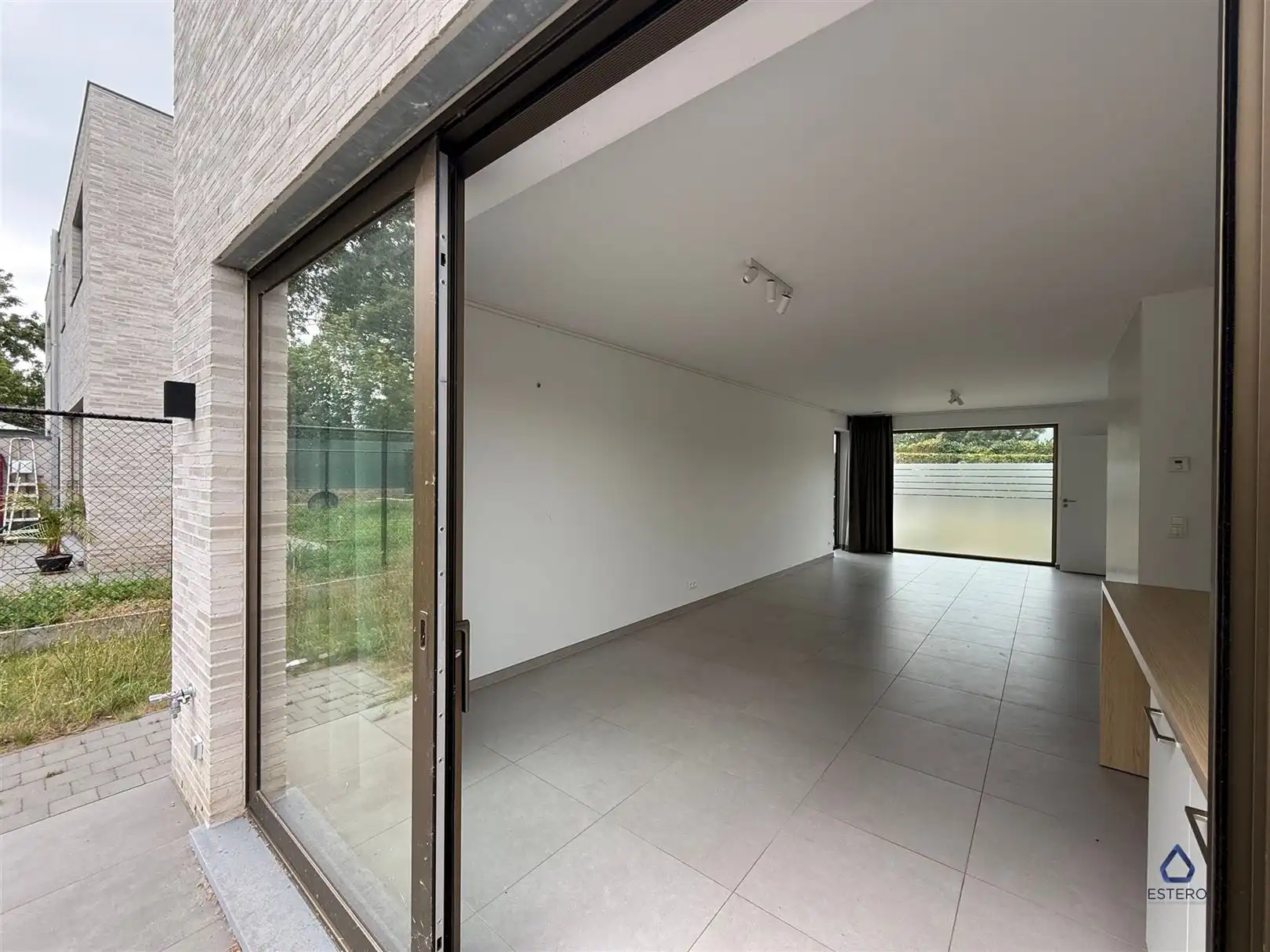 Nieuwbouwwoning met 4 slpk en carport foto 10