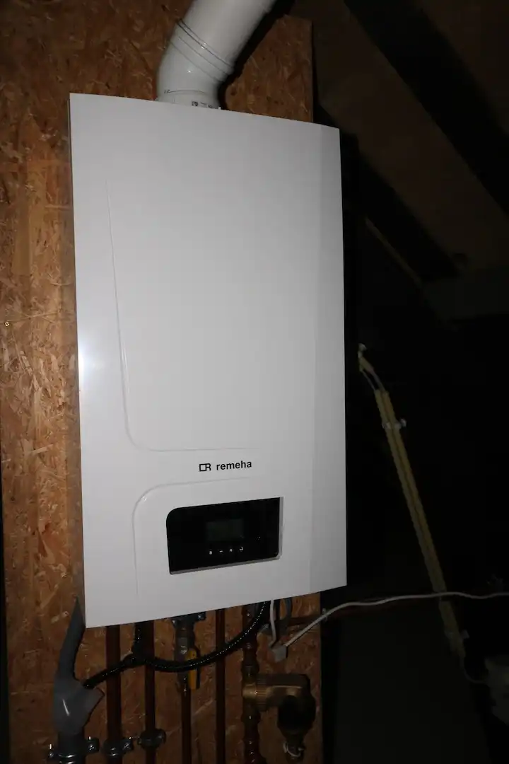 Goed onderhouden woning met tuin en garage in centrum Aalbeke. foto 22