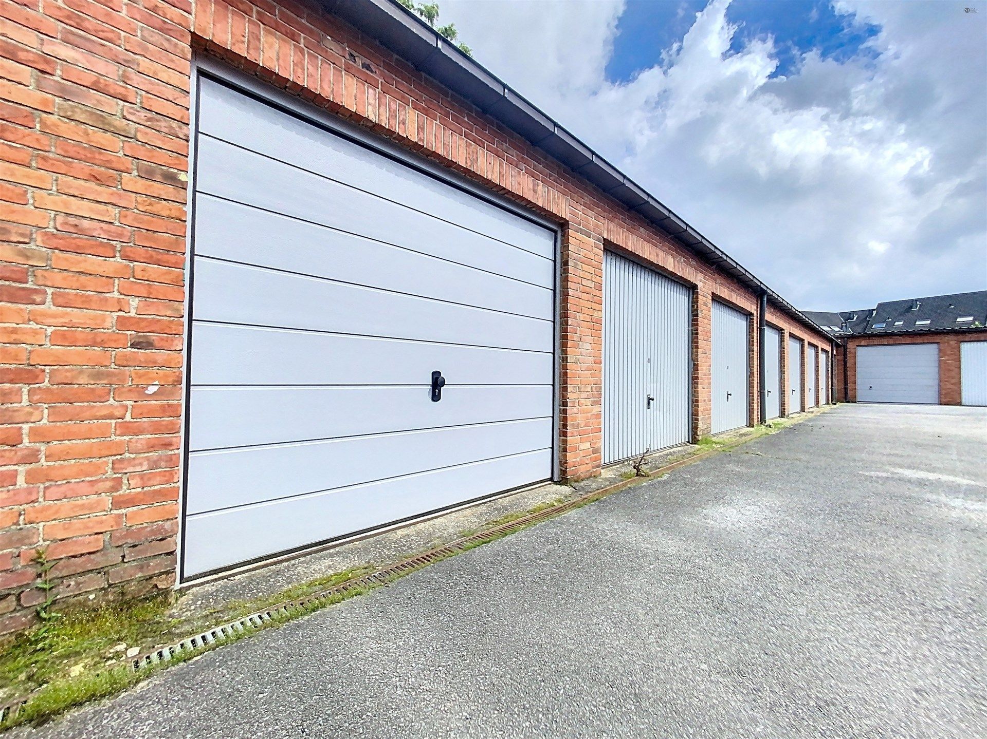 Instapklaar 2-slaapkamer appartement (90m²) met 2 terrassen en een garagebox in Temse foto 14