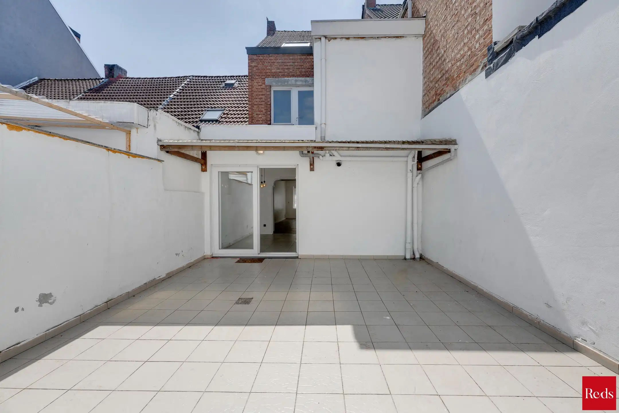 Rustig gelegen gezinswoning met 30 m² terras foto 27