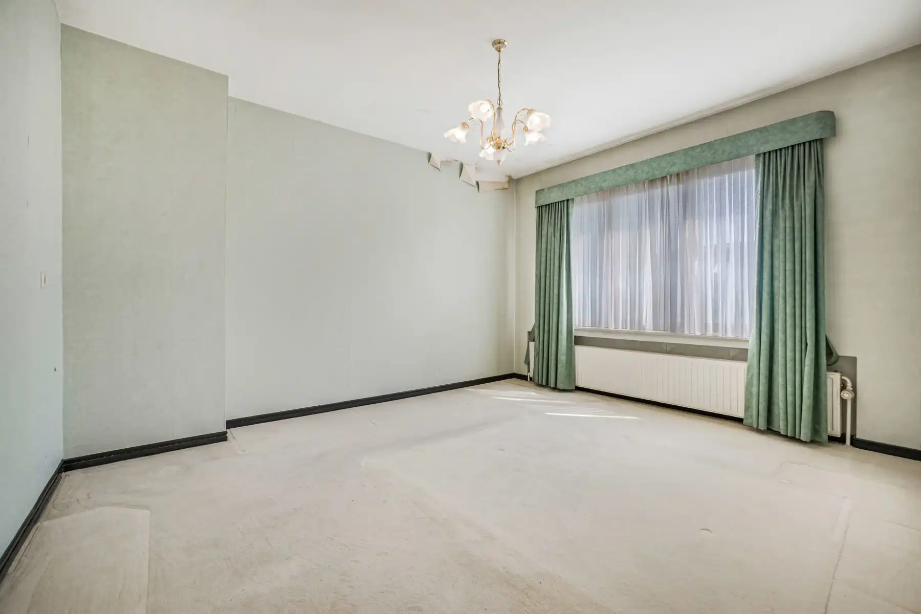 Goed gelegen woning met 4 slaapkamers en garage foto 9