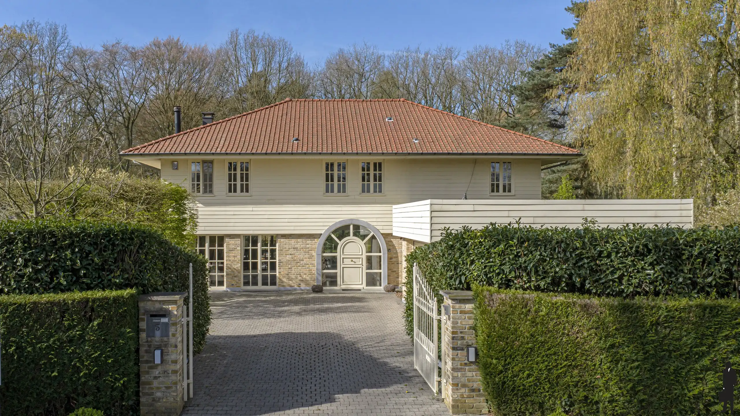 Lichtrijke villa aan het centrum! foto 3