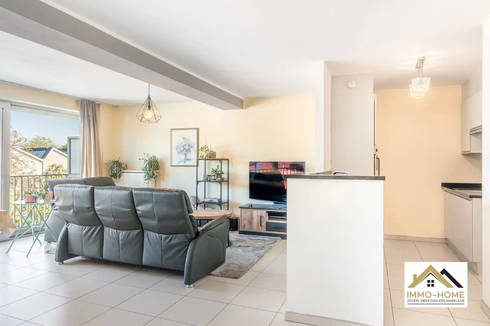 Instapklaar ruim appartement met autostaanplaats foto 8