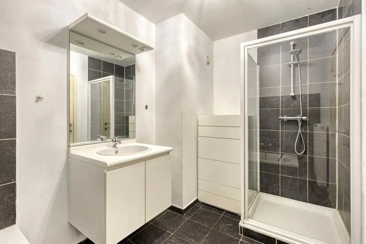 Verzorgd 2-slaapkamerappartement te koop in Kortrijk foto 8