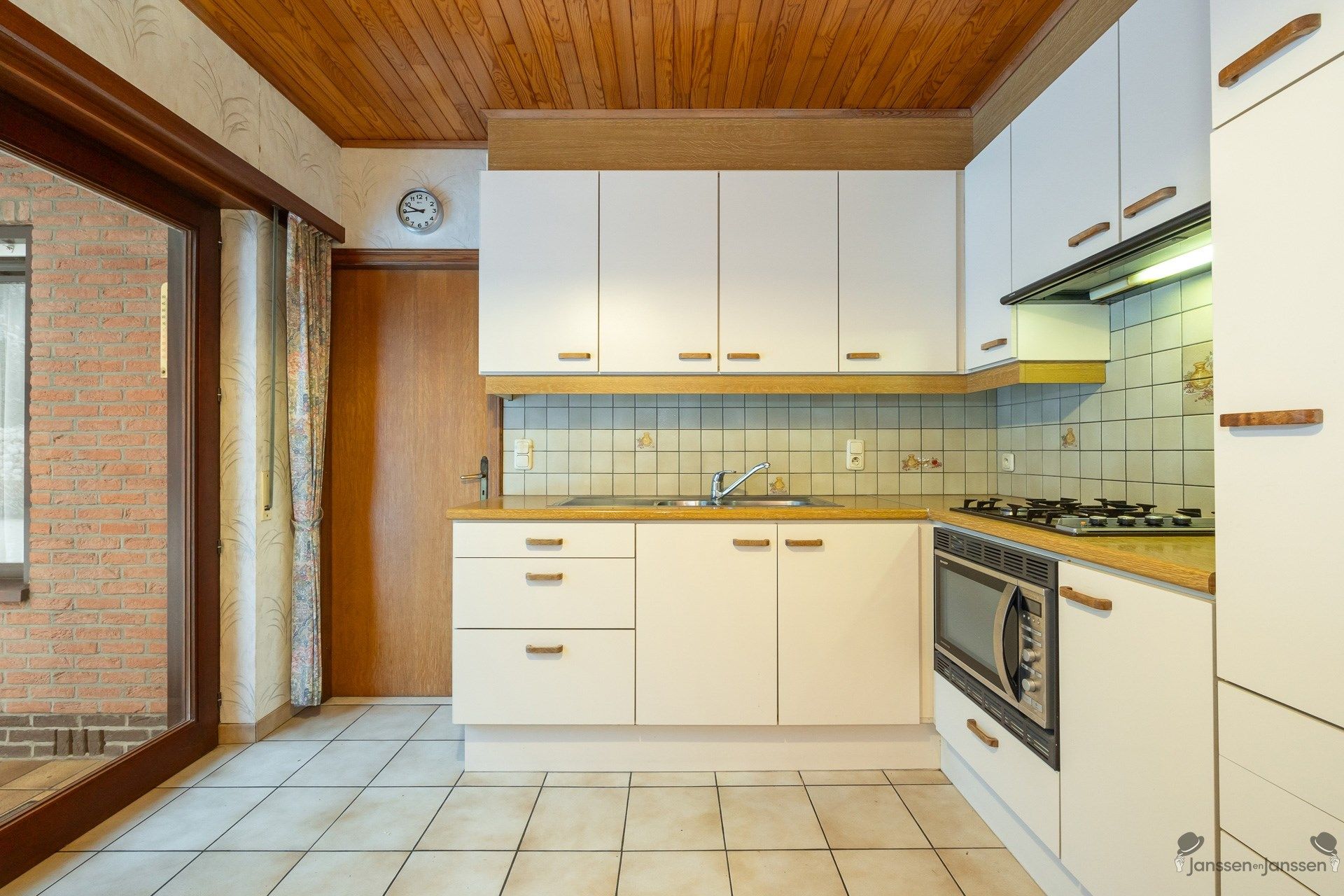 Vrijstaande villa met potentieel in gewilde wijk van Brasschaat foto 12