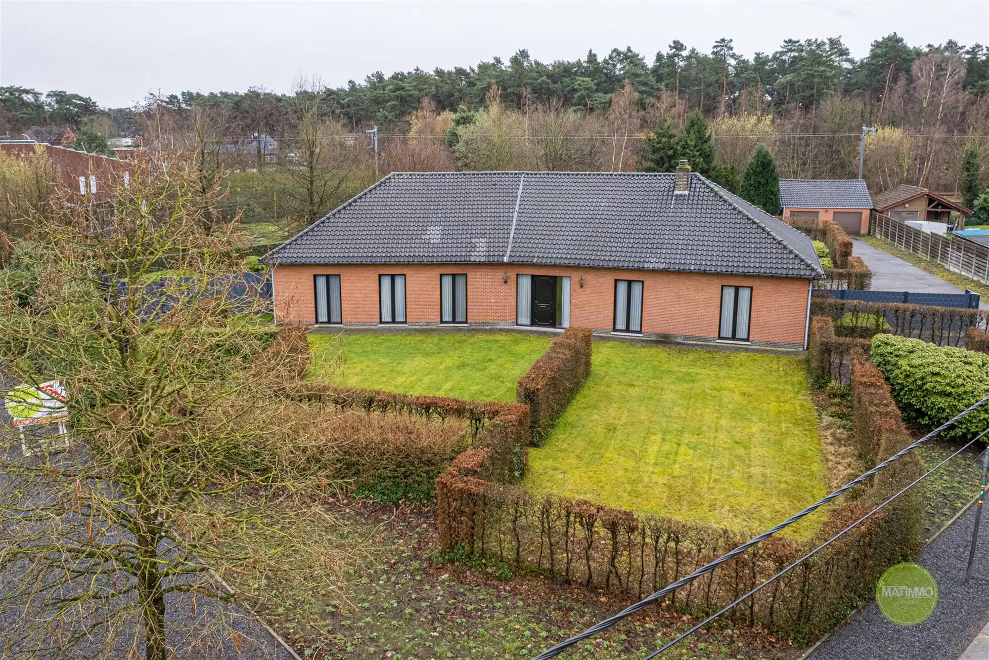 Rustig gelegen woning op een perceel van ruim 2.275 m2 foto 2