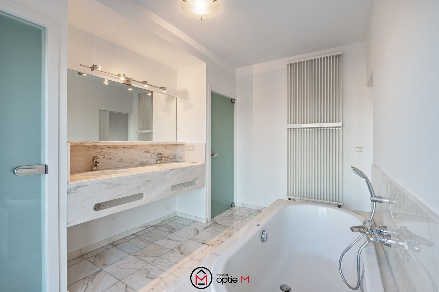 Ruim energiezuinig appartement met uitzicht op Hasselt foto 16