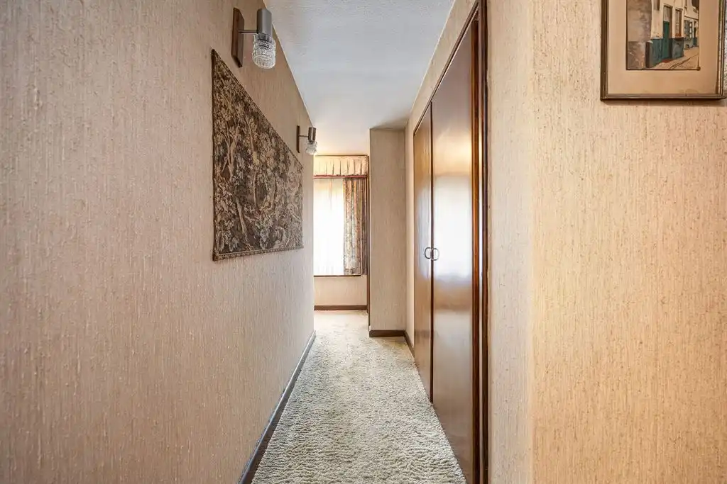 Te renoveren charmante villa met zwembad foto 12