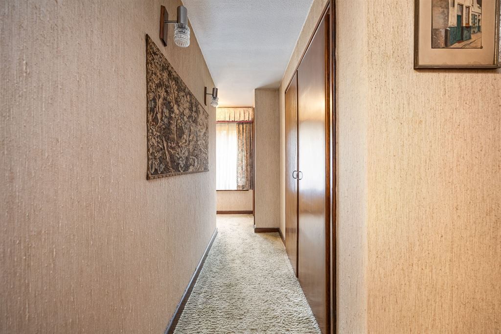 Te renoveren charmante villa met zwembad foto 12