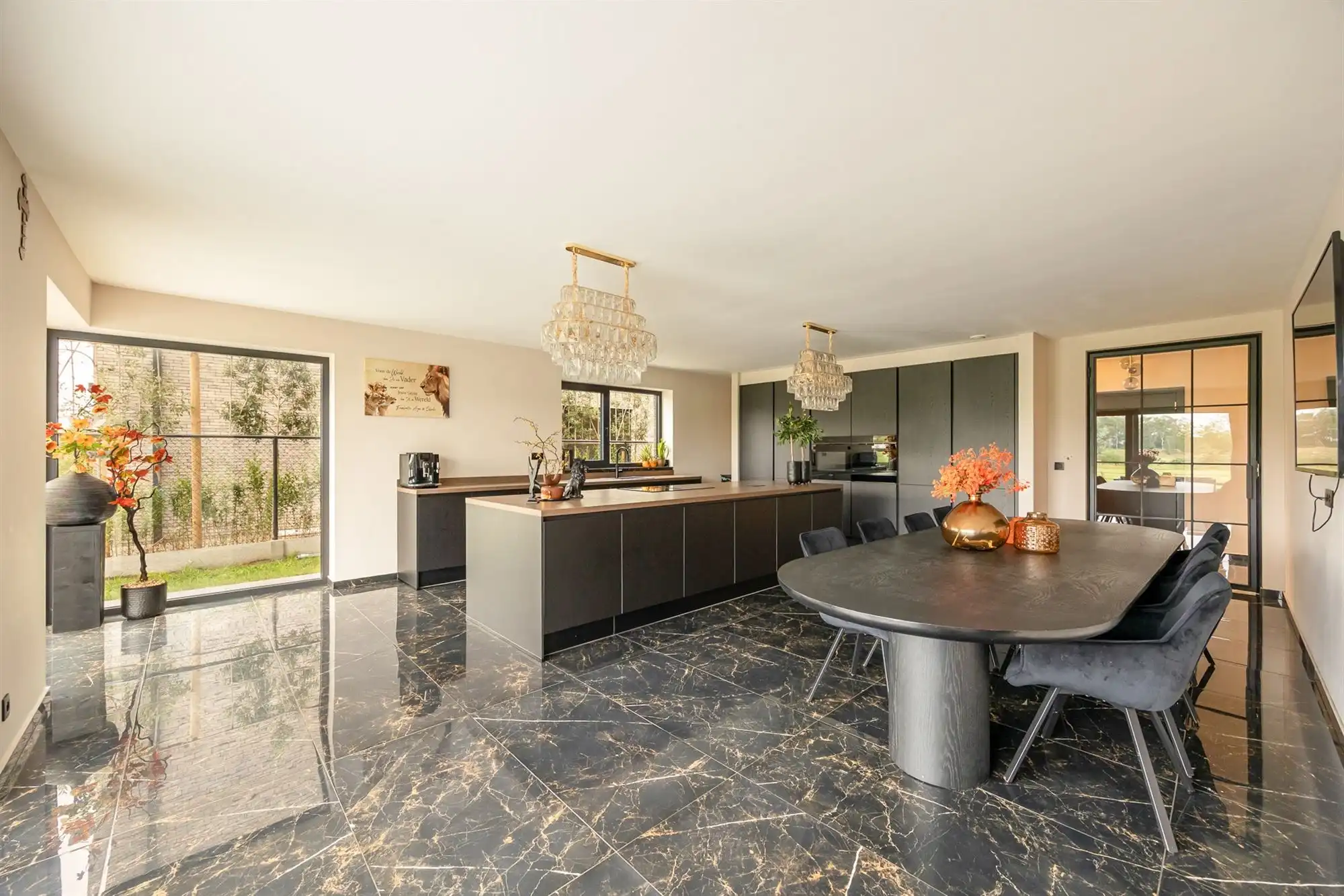 Moderne villa met 5 slaapkamers, ruime tuin en garage  foto 8