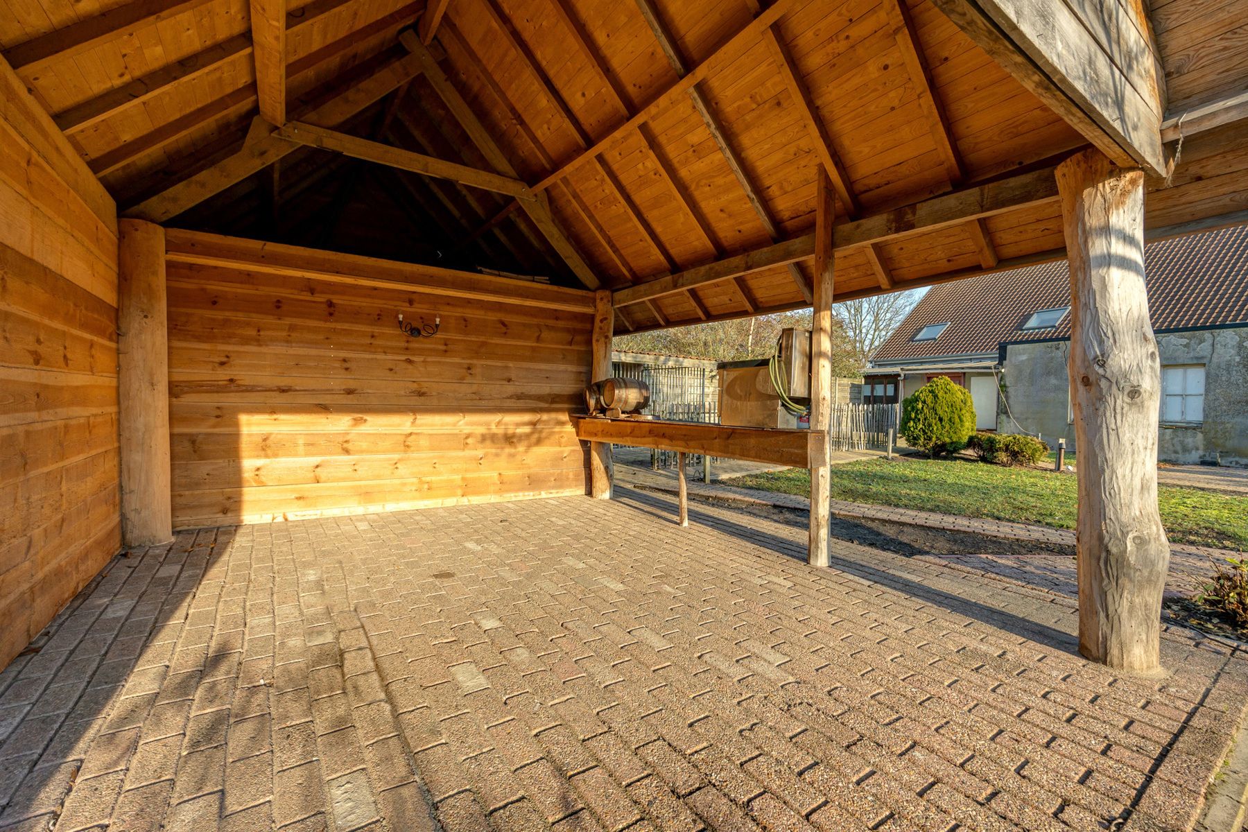 Handelspand (voorheen restaurant) met bovengelegen woonst op een perceel van 2.128 m². foto 26